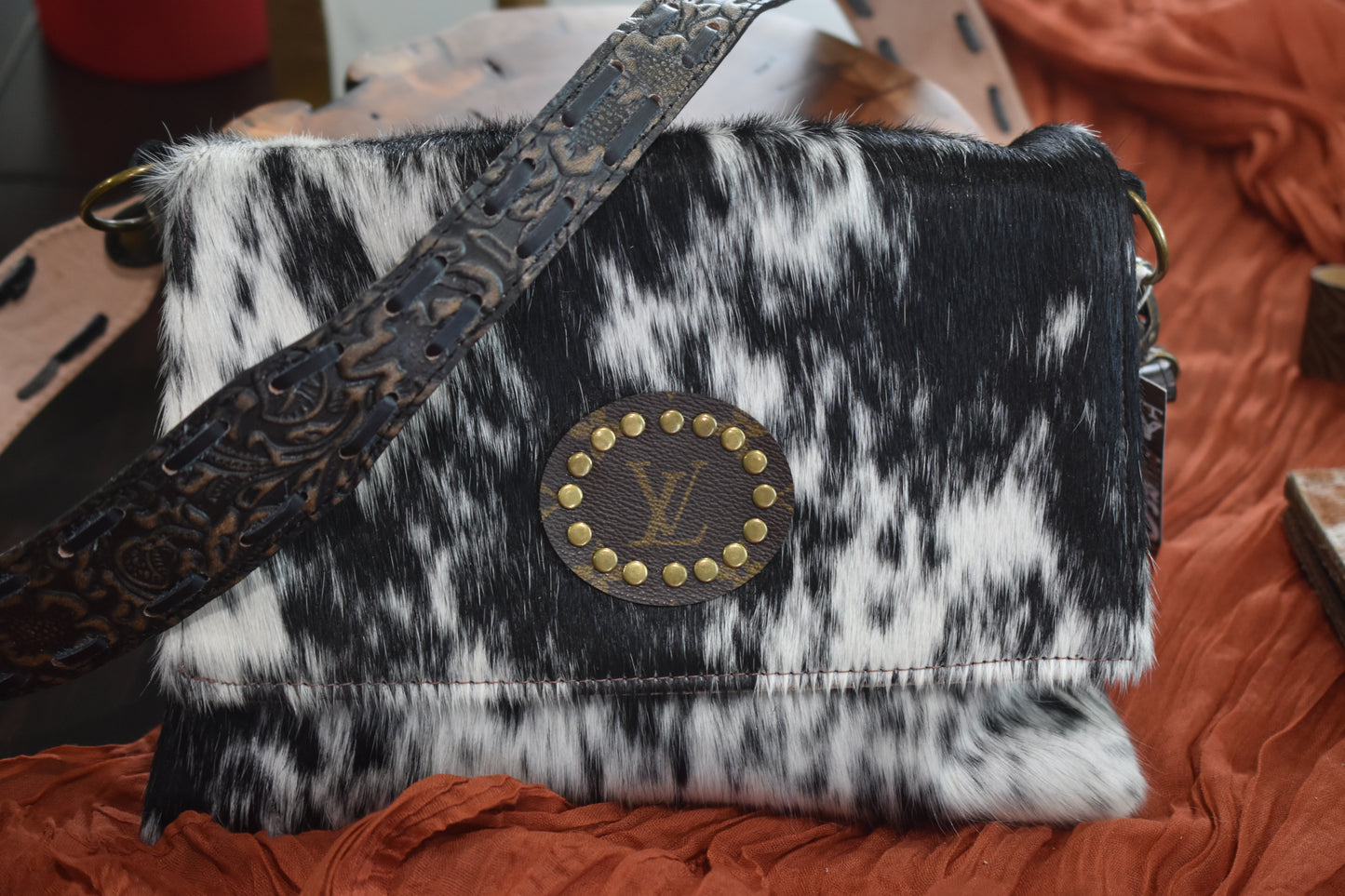 Max Flap Purse black&white cowhide