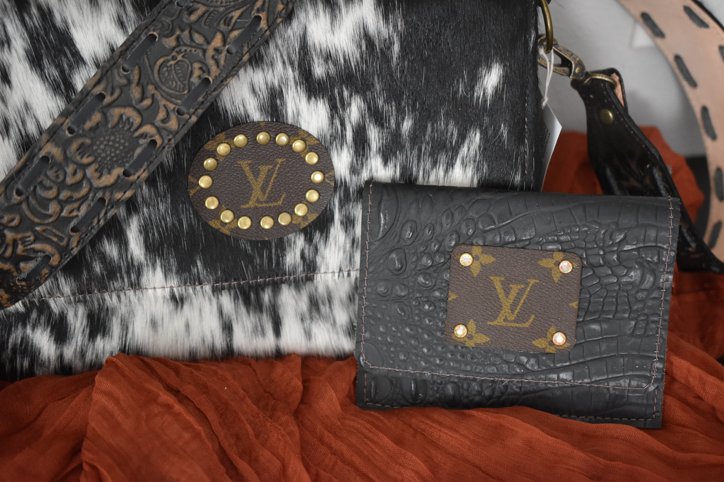 Max Flap Purse black&white cowhide